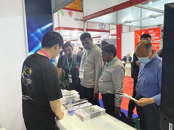 OKMT-dual-shaft-shredder-machine-in-CHINAPLAS-1