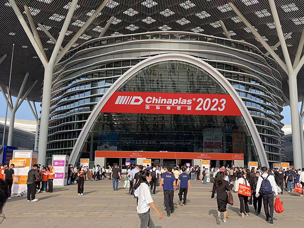 OKMT-dual-shaft-shredder-machine-in-CHINAPLAS