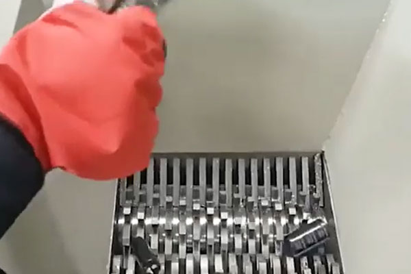 Small dual-shaft electronics shredder